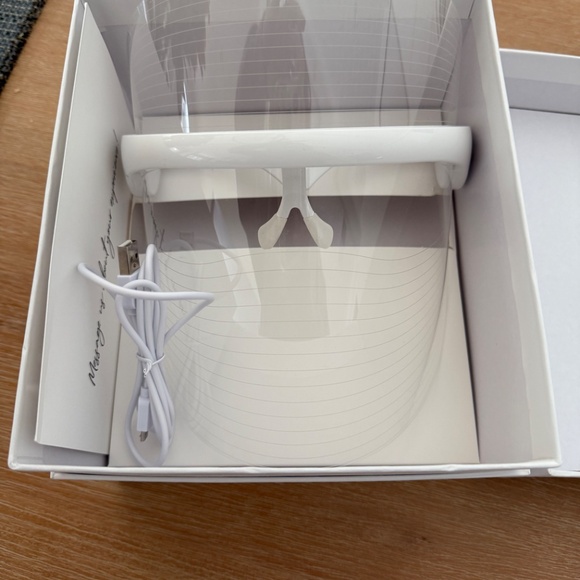 DMH Aesthetics Light Shield - Picture 2 of 5